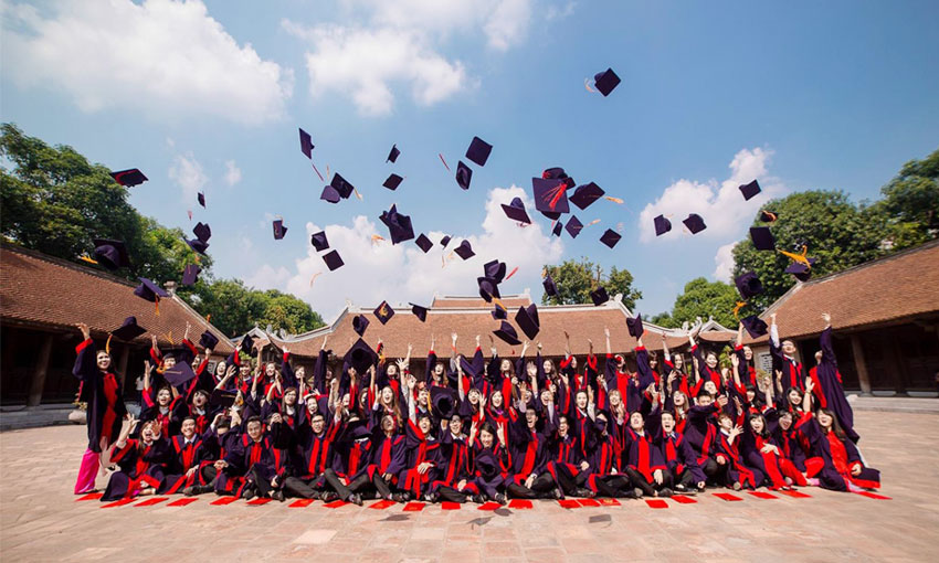 Phụ huynh H&agrave; Nội kh&oacute;c r&ograve;ng v&igrave; 1 tr&agrave;o lưu gần đ&acirc;y của học sinh: "T&ocirc;i tốn cả triệu bạc trong 1 ng&agrave;y"!- Ảnh 1.