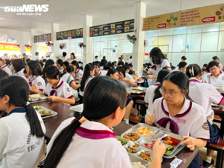 Suất ăn b&aacute;n tr&uacute; trường Trưng Vương bị tố "l&egrave;o t&egrave;o": Sở GD&ĐT TP.HCM n&oacute;i g&igrave;?- Ảnh 2.