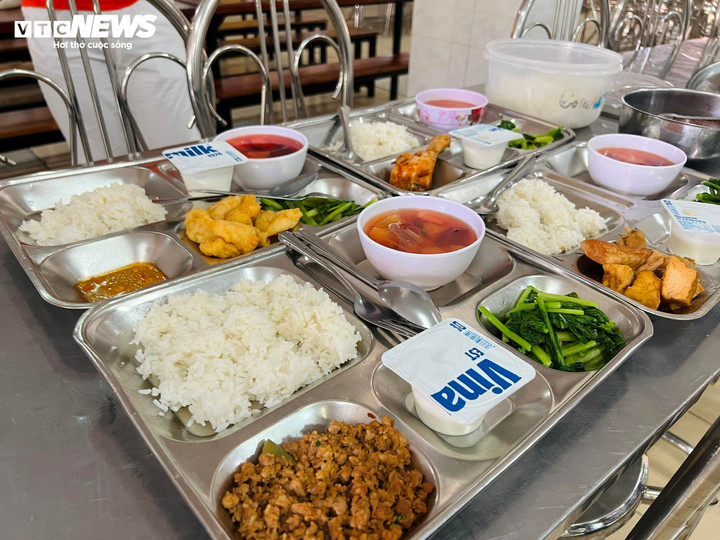 Suất ăn 38.000 đồng bị tố &iacute;t, trường n&oacute;i học sinh c&oacute; thể mua th&ecirc;m thức ăn- Ảnh 3.