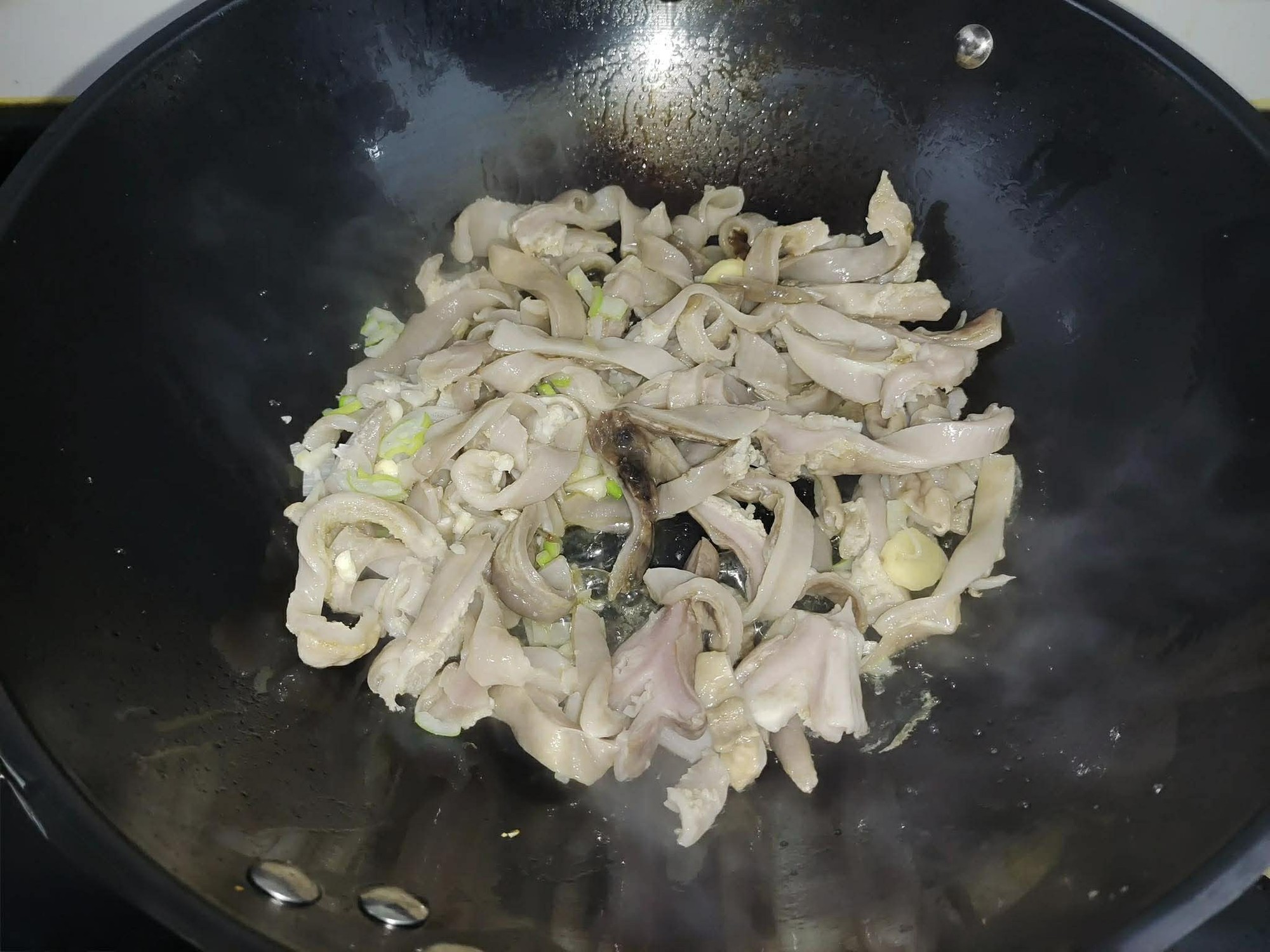 Món canh này rất hợp cho bữa cơm mùa đông: Nấu dễ mà ngon, húp một ngụm nước dùng thôi cũng mê lắm rồi!- Ảnh 4. Món canh này rất hợp cho bữa cơm mùa đông: Nấu dễ mà ngon, húp một ngụm nước dùng thôi cũng mê lắm rồi!- Ảnh 4.