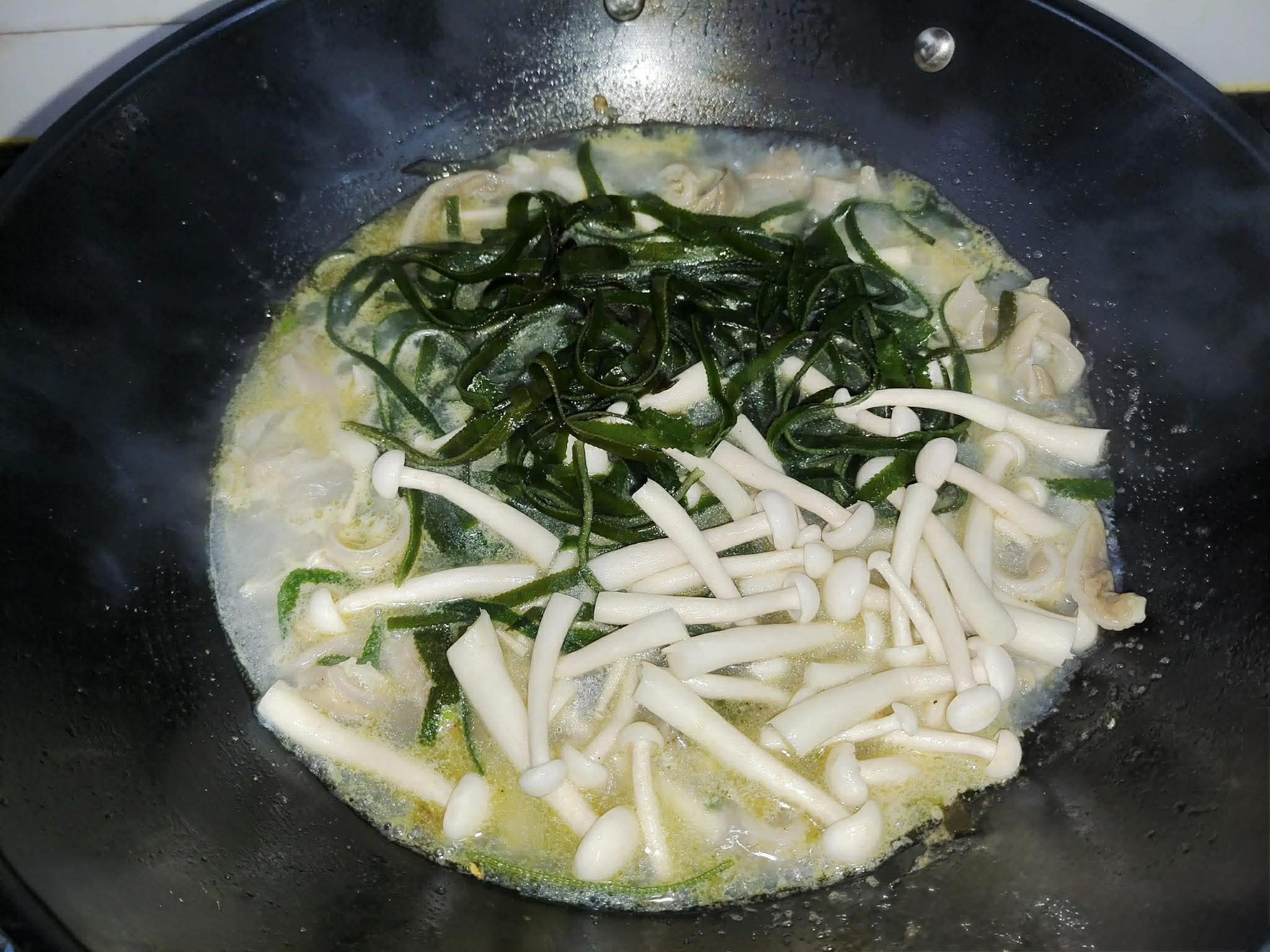 Món canh này rất hợp cho bữa cơm mùa đông: Nấu dễ mà ngon, húp một ngụm nước dùng thôi cũng mê lắm rồi!- Ảnh 5. Món canh này rất hợp cho bữa cơm mùa đông: Nấu dễ mà ngon, húp một ngụm nước dùng thôi cũng mê lắm rồi!- Ảnh 5.