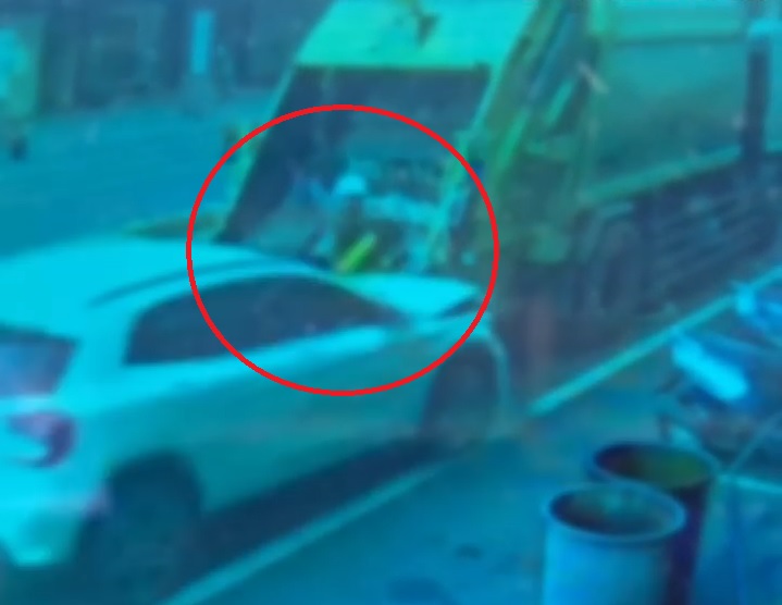 Say rượu, t&agrave;i xế Mercedes đ&acirc;m tử vong nữ c&ocirc;ng nh&acirc;n vệ sinh- Ảnh 1.