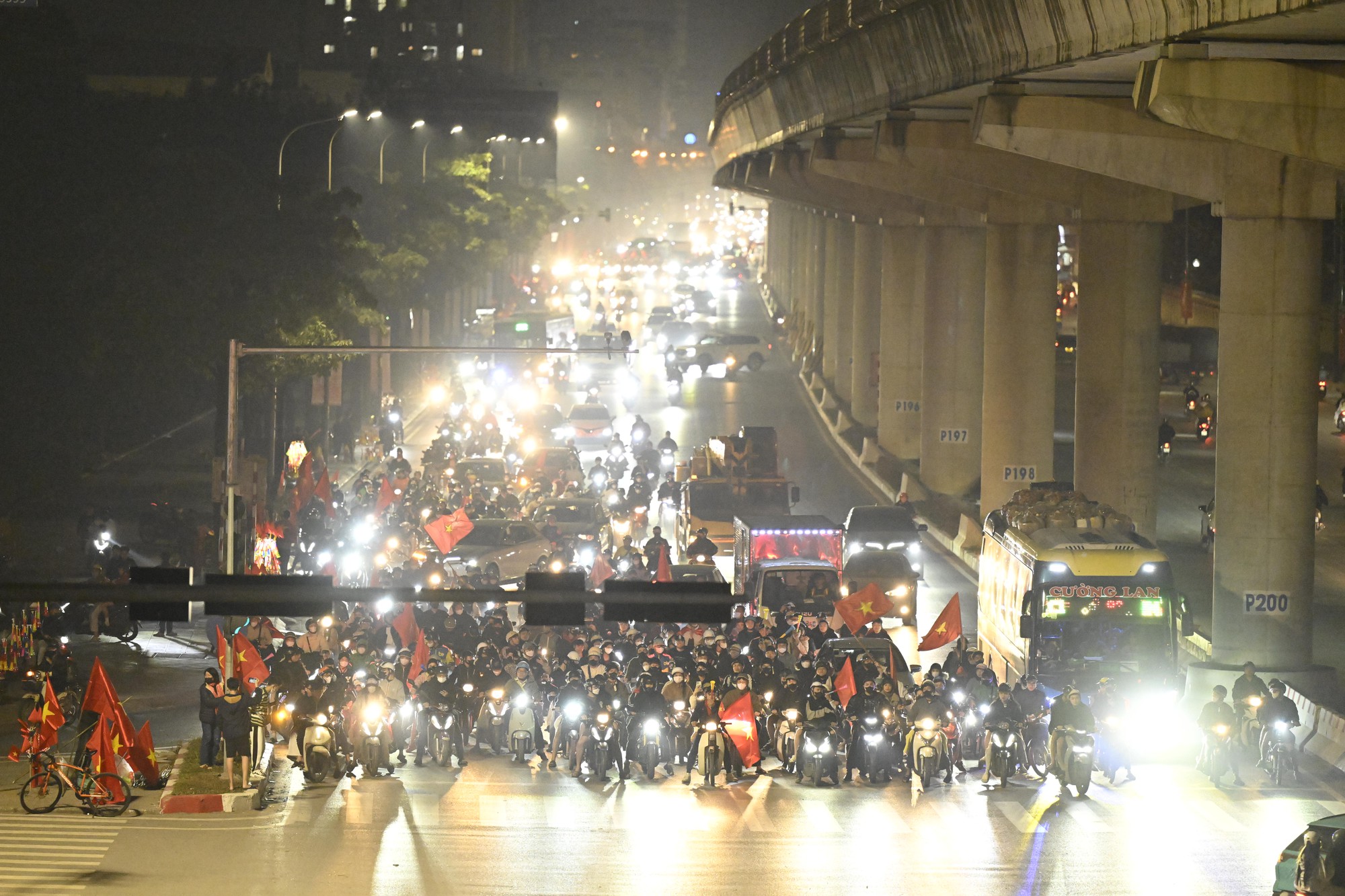 Fanpage Bộ Công an post 1 ảnh “nhắc khéo” người dân trong đêm Việt Nam vô địch- Ảnh 2. Fanpage Bộ Công an post 1 ảnh “nhắc khéo” người dân trong đêm Việt Nam vô địch- Ảnh 2.