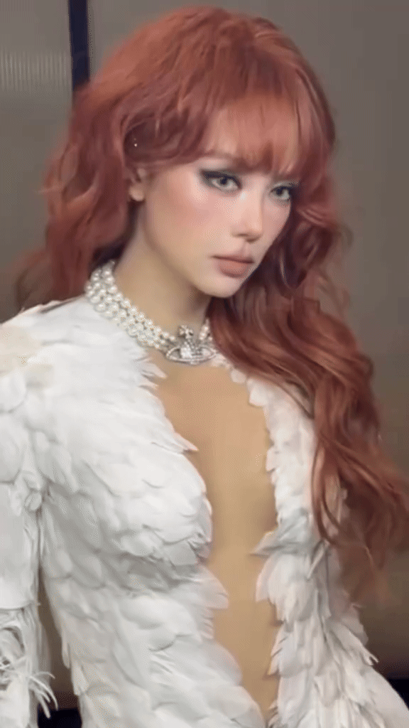 Minh Hằng giống Lisa tuyệt đối!- Ảnh 1. Minh Hằng giống Lisa tuyệt đối!- Ảnh 1.