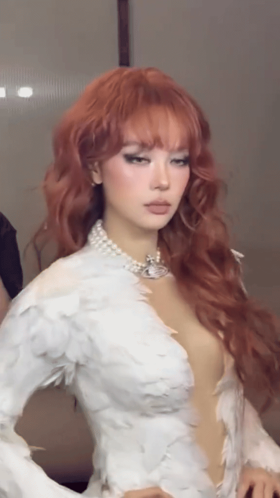 Minh Hằng giống Lisa tuyệt đối!- Ảnh 2. Minh Hằng giống Lisa tuyệt đối!- Ảnh 2.