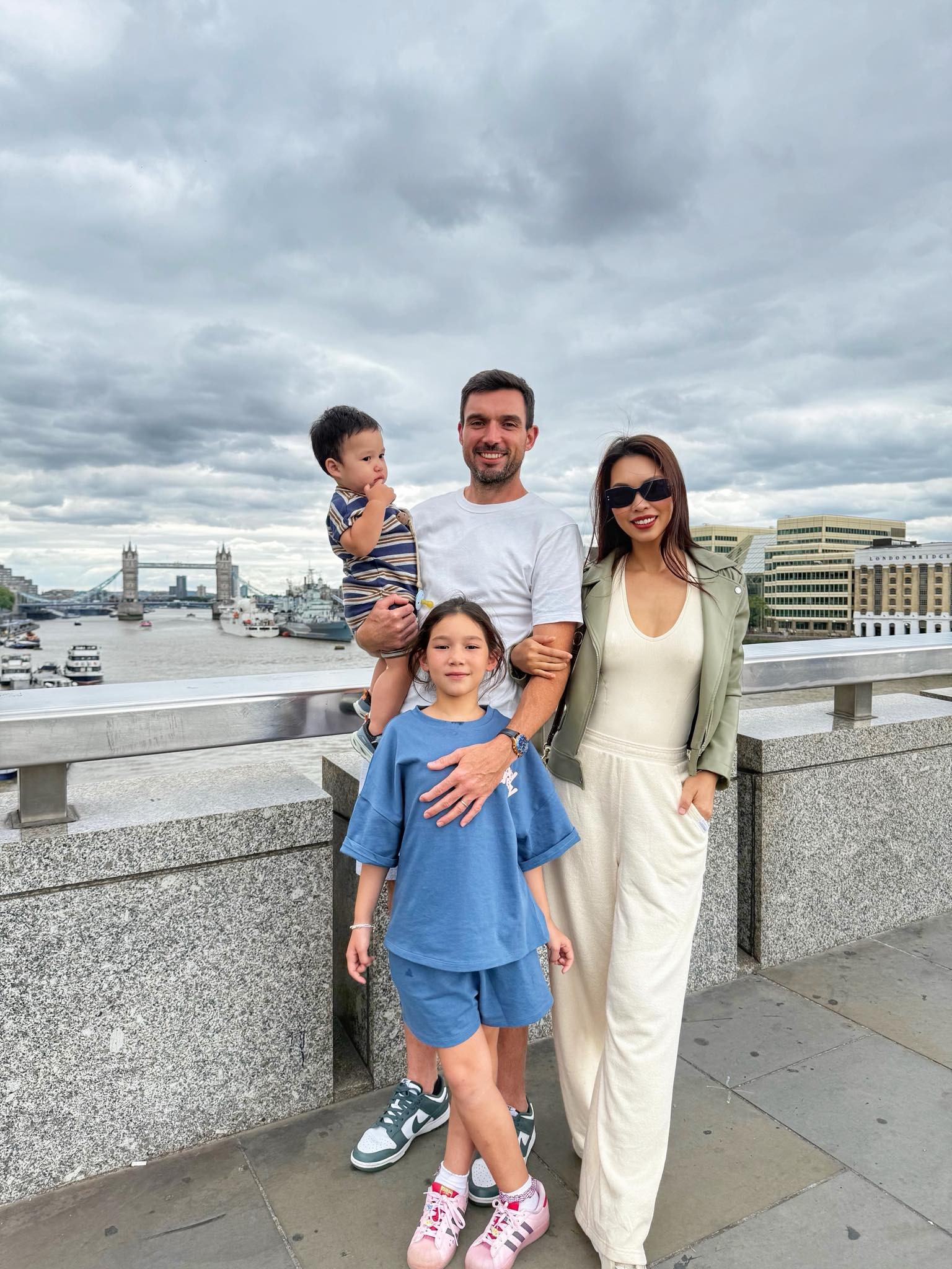 Sao nữ Vbiz lấy chồng Tây kém tuổi, hôn nhân viên mãn như cổ tích, sống đời nữ hoàng trong căn hộ 14 tỷ- Ảnh 2. Sao nữ Vbiz lấy chồng Tây kém tuổi, hôn nhân viên mãn như cổ tích, sống đời nữ hoàng trong căn hộ 14 tỷ- Ảnh 2.