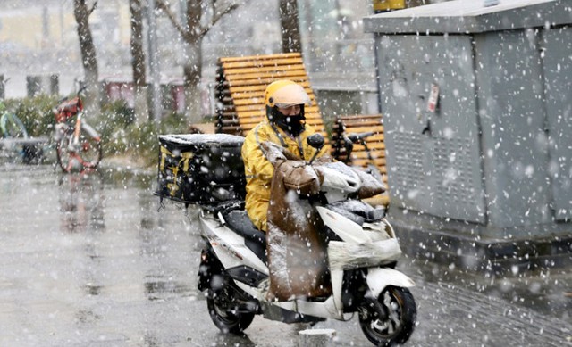 Bỏ chức gi&aacute;m đốc, nợ nần chồng chất, ch&agrave;ng cử nh&acirc;n đi l&agrave;m shipper, ngủ 5 tiếng/ng&agrave;y: 5 năm sau g&acirc;y sốc!- Ảnh 2.