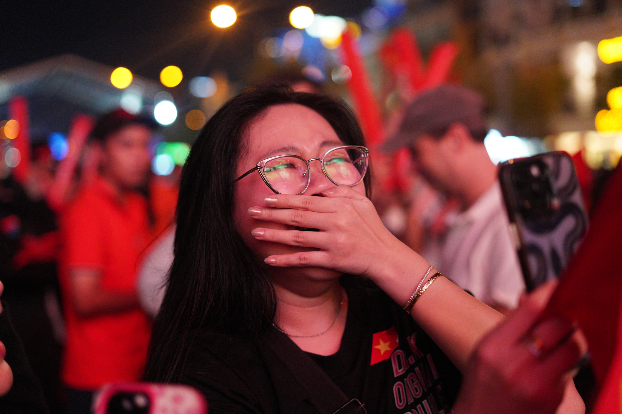 Việt Nam vô địch: Đường phố vui như Tết rồi nè!- Ảnh 4. Việt Nam vô địch: Đường phố vui như Tết rồi nè!- Ảnh 4.