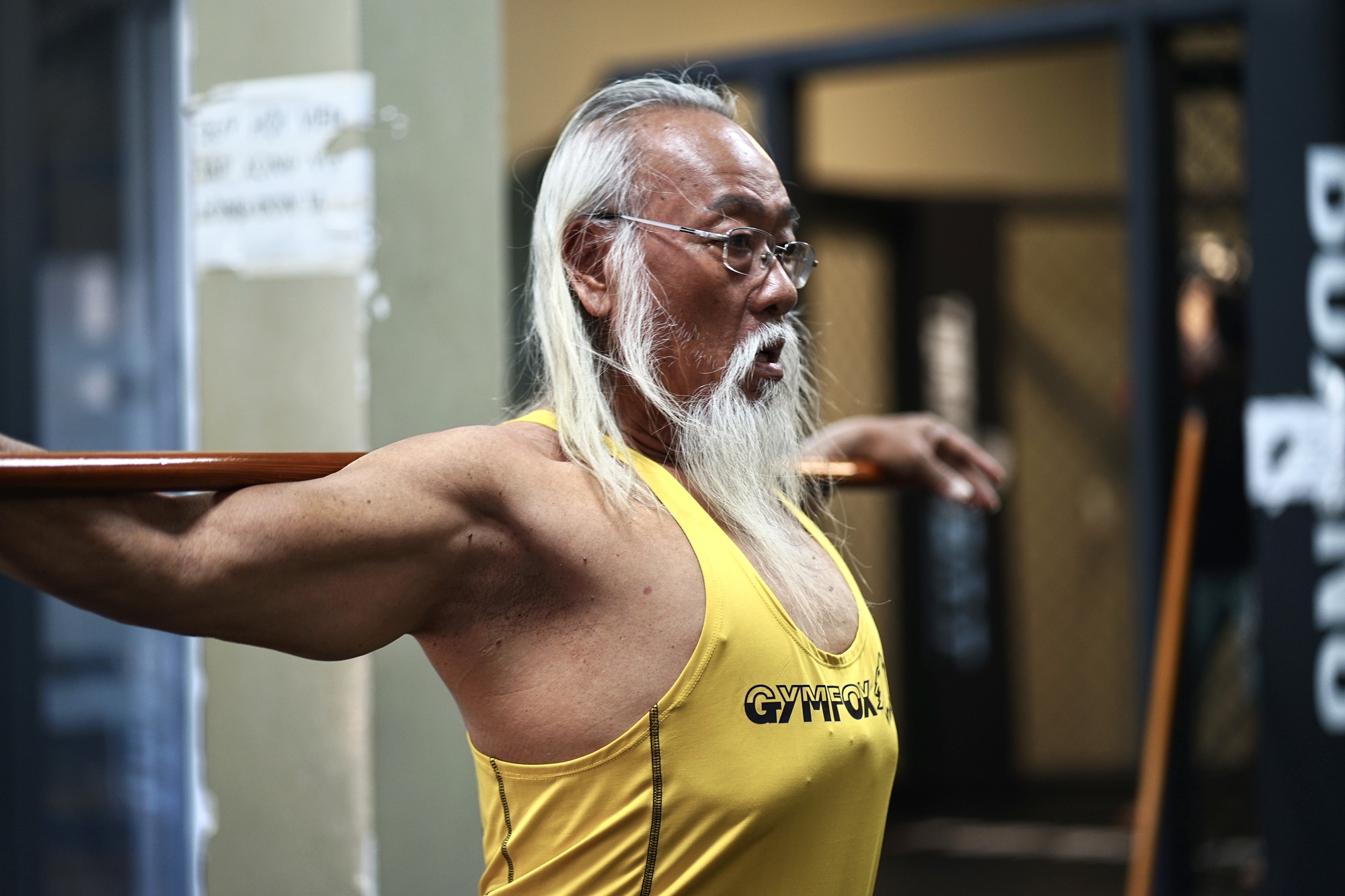 5 giờ sáng của một cụ ông ở TP.HCM khiến cả phòng gym sững sờ- Ảnh 2. 5 giờ sáng của một cụ ông ở TP.HCM khiến cả phòng gym sững sờ- Ảnh 2.