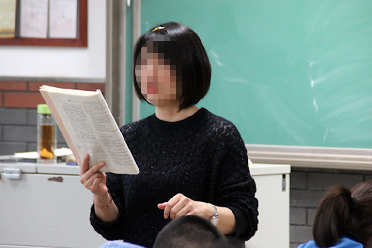 Nữ gi&aacute;o vi&ecirc;n 26 tuổi ph&aacute;t hiện nhiễm HIV: Cả đời trong sạch, sai v&igrave; 3 