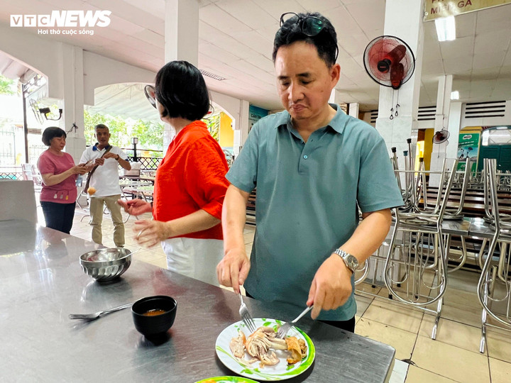 Suất ăn 38.000 đồng bị tố &iacute;t, trường n&oacute;i học sinh c&oacute; thể mua th&ecirc;m thức ăn- Ảnh 2.