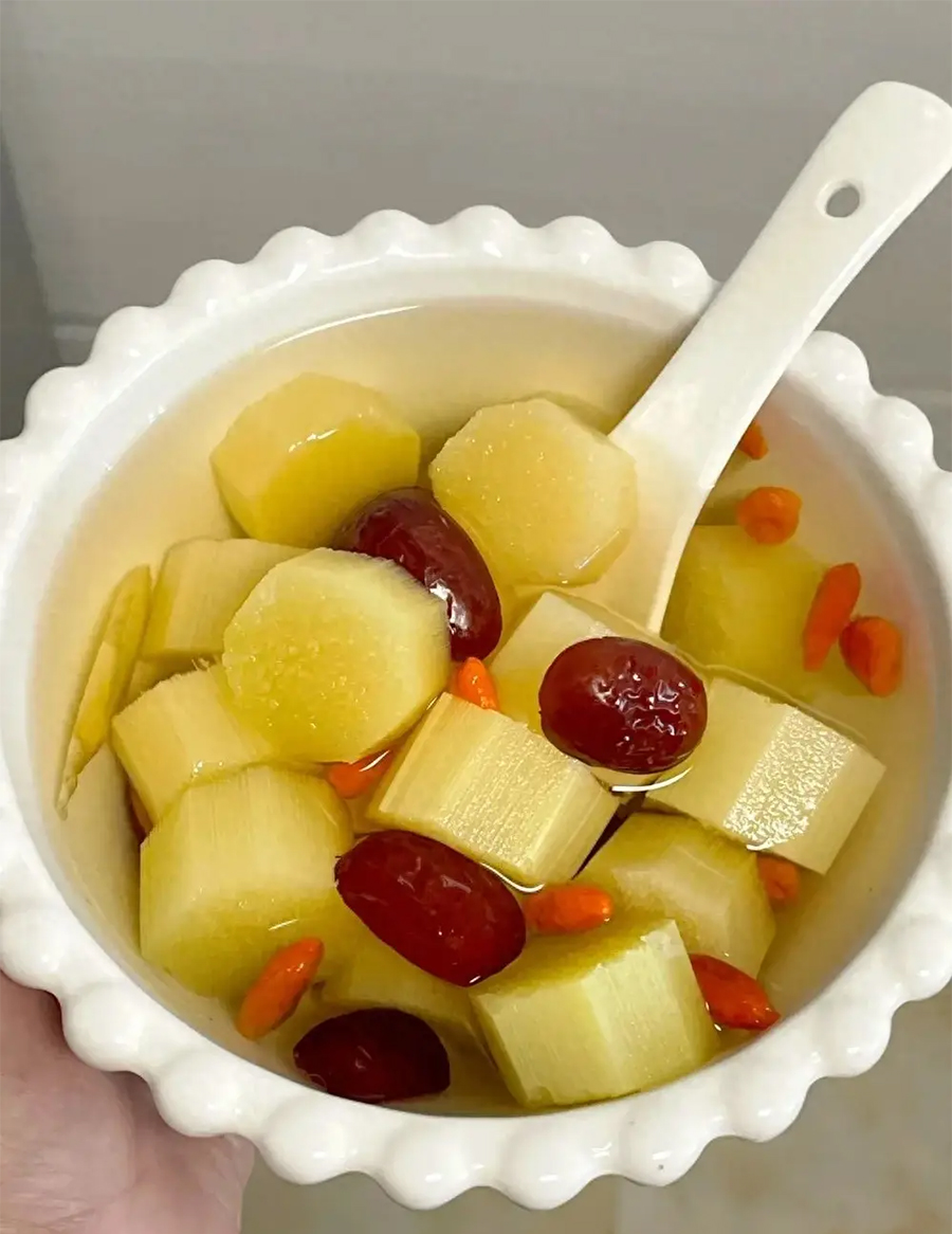 M&ugrave;a đ&ocirc;ng nấu m&iacute;a với thứ n&agrave;y th&agrave;nh nước uống bổ phổi, giải độc v&agrave; giảm ho, phụ nữ c&acirc;n bằng nội tiết, kh&iacute; huyết dồi d&agrave;o- Ảnh 1.