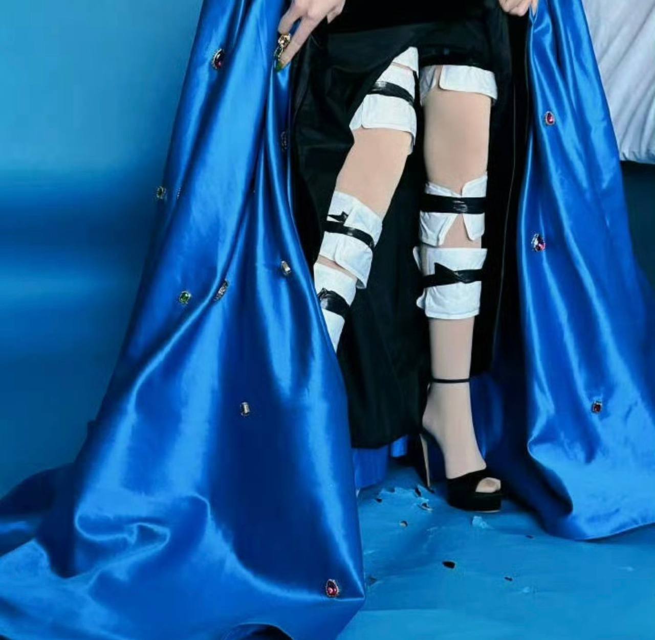 Cực h&igrave;nh đi thảm đỏ của mỹ nh&acirc;n Cbiz- Ảnh 2.