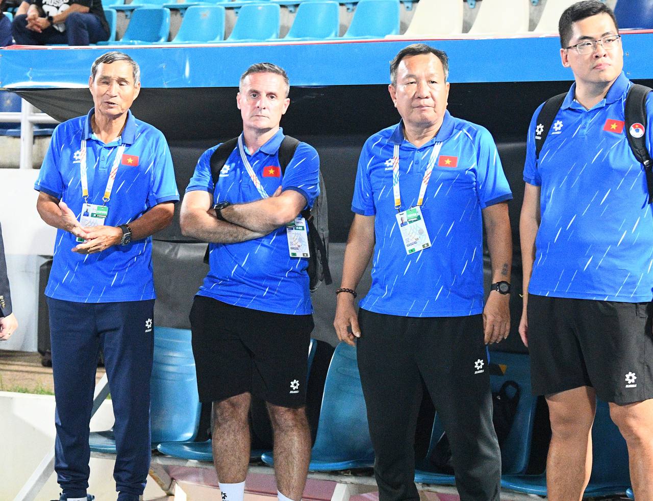 Đêm SEA Games đầy uất ức của Bích Thuỳ: Mất trắng bàn thắng, phản ứng gắt vì bị thay ra, rơi nước mắt bất lực- Ảnh 32. Đêm SEA Games đầy uất ức của Bích Thuỳ: Mất trắng bàn thắng, phản ứng gắt vì bị thay ra, rơi nước mắt bất lực- Ảnh 32.