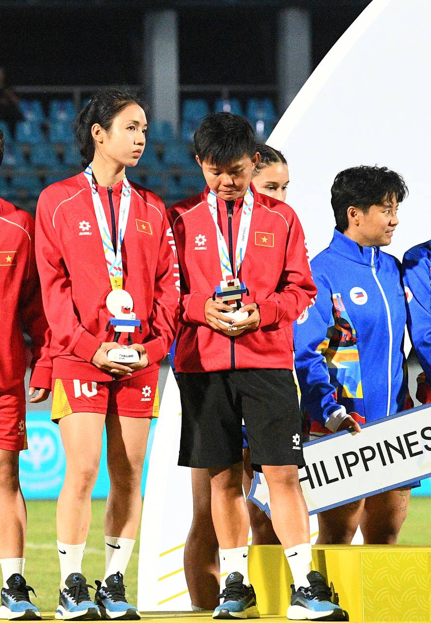 Đêm SEA Games đầy uất ức của Bích Thuỳ: Mất trắng bàn thắng, phản ứng gắt vì bị thay ra, rơi nước mắt bất lực- Ảnh 28. Đêm SEA Games đầy uất ức của Bích Thuỳ: Mất trắng bàn thắng, phản ứng gắt vì bị thay ra, rơi nước mắt bất lực- Ảnh 28.