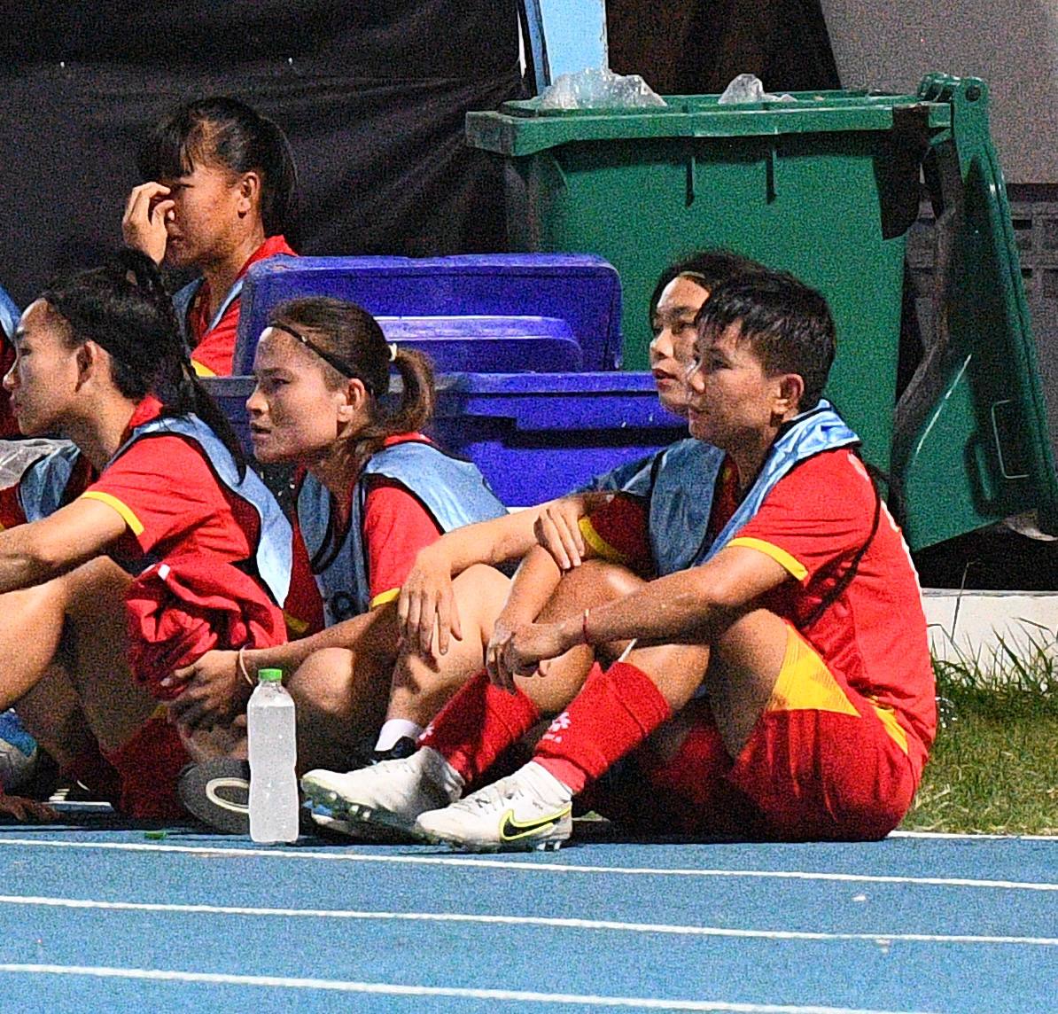 Đêm SEA Games đầy uất ức của Bích Thuỳ: Mất trắng bàn thắng, phản ứng gắt vì bị thay ra, rơi nước mắt bất lực- Ảnh 20. Đêm SEA Games đầy uất ức của Bích Thuỳ: Mất trắng bàn thắng, phản ứng gắt vì bị thay ra, rơi nước mắt bất lực- Ảnh 20.