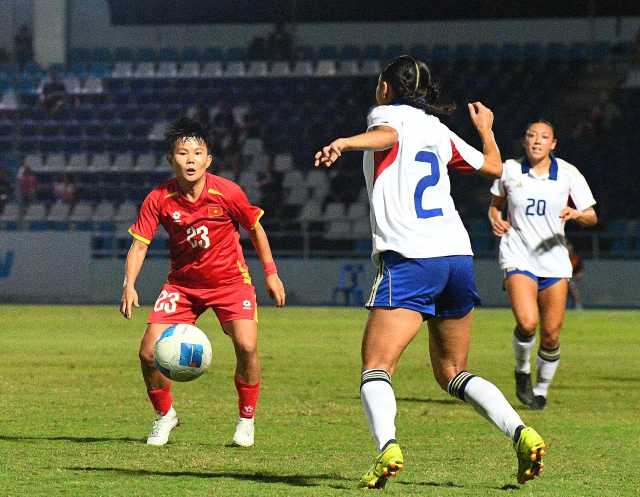 Đêm SEA Games đầy uất ức của Bích Thuỳ: Mất trắng bàn thắng, phản ứng gắt vì bị thay ra, rơi nước mắt bất lực- Ảnh 10. Đêm SEA Games đầy uất ức của Bích Thuỳ: Mất trắng bàn thắng, phản ứng gắt vì bị thay ra, rơi nước mắt bất lực- Ảnh 10.
