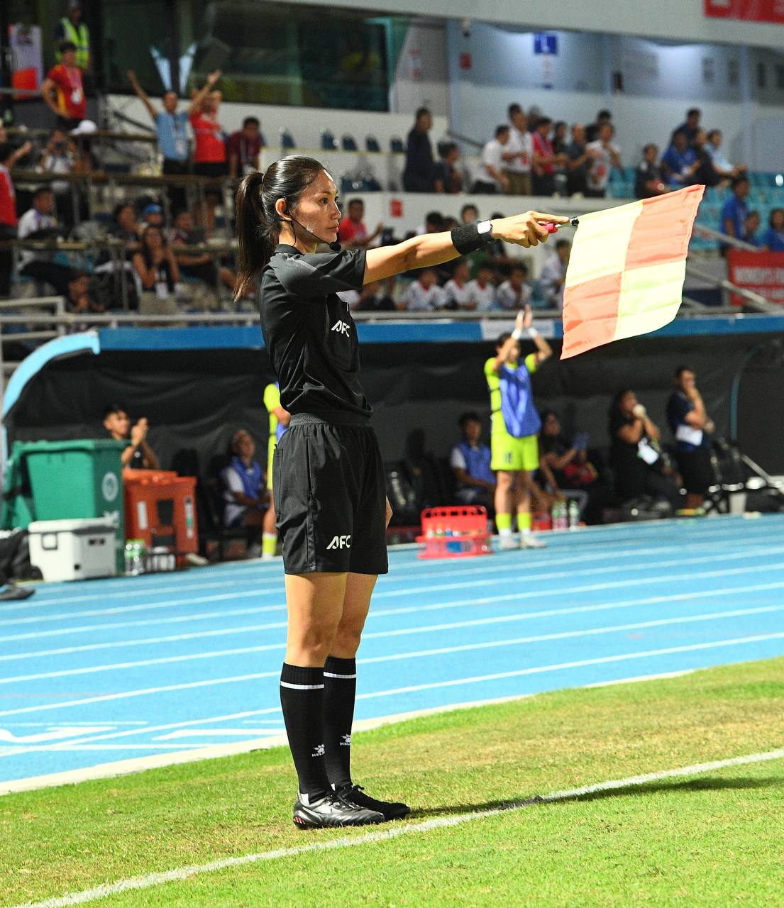 Đêm SEA Games đầy uất ức của Bích Thuỳ: Mất trắng bàn thắng, phản ứng gắt vì bị thay ra, rơi nước mắt bất lực- Ảnh 7. Đêm SEA Games đầy uất ức của Bích Thuỳ: Mất trắng bàn thắng, phản ứng gắt vì bị thay ra, rơi nước mắt bất lực- Ảnh 7.