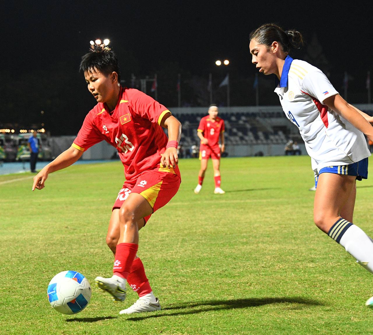 Đêm SEA Games đầy uất ức của Bích Thuỳ: Mất trắng bàn thắng, phản ứng gắt vì bị thay ra, rơi nước mắt bất lực- Ảnh 1. Đêm SEA Games đầy uất ức của Bích Thuỳ: Mất trắng bàn thắng, phản ứng gắt vì bị thay ra, rơi nước mắt bất lực- Ảnh 1.