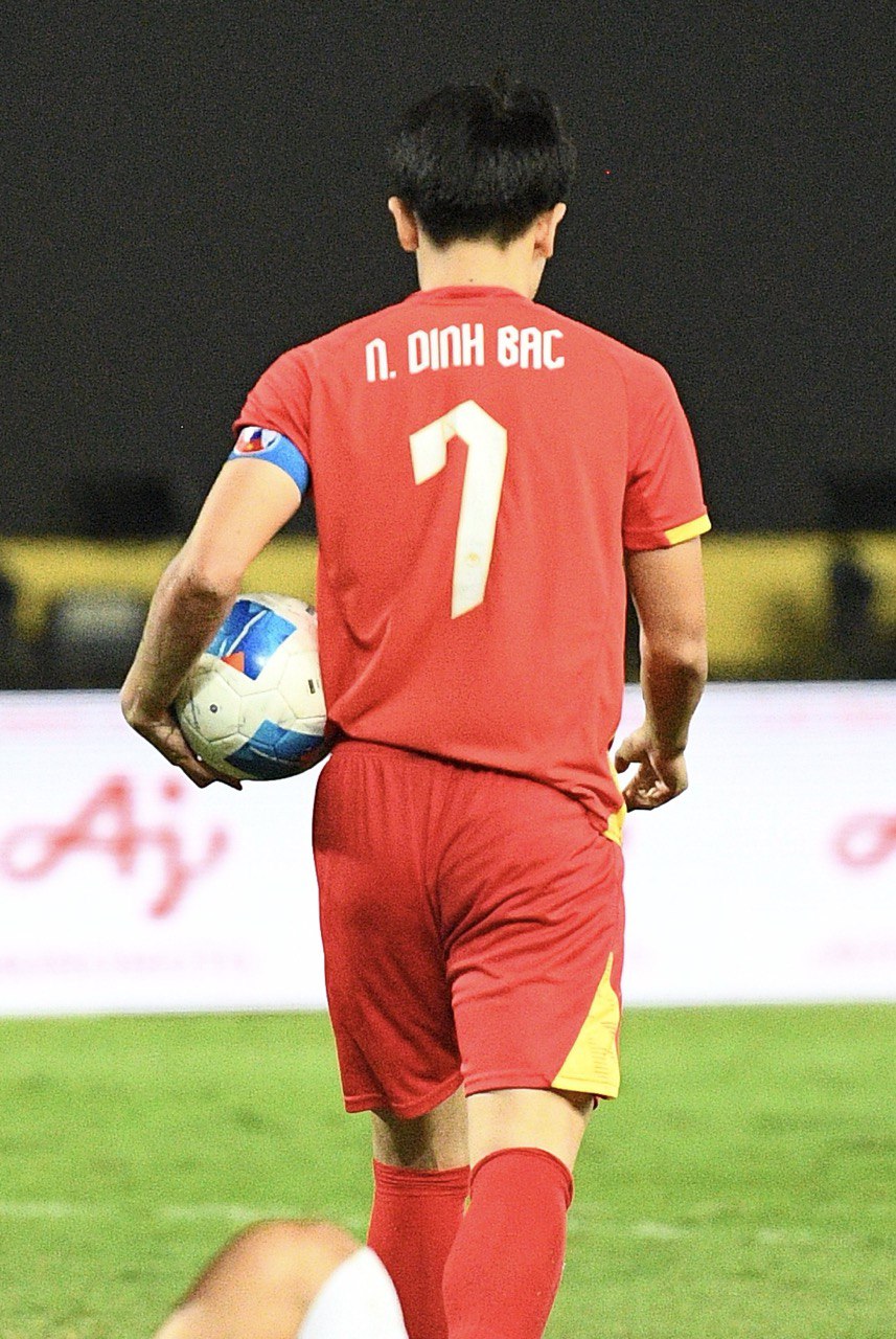 B&ugrave;ng nổ cảm x&uacute;c SEA Games, ngắm trọn khoảnh khắc U22 Việt Nam thi đấu cực ki&ecirc;n cường trước Th&aacute;i Lan- Ảnh 8.