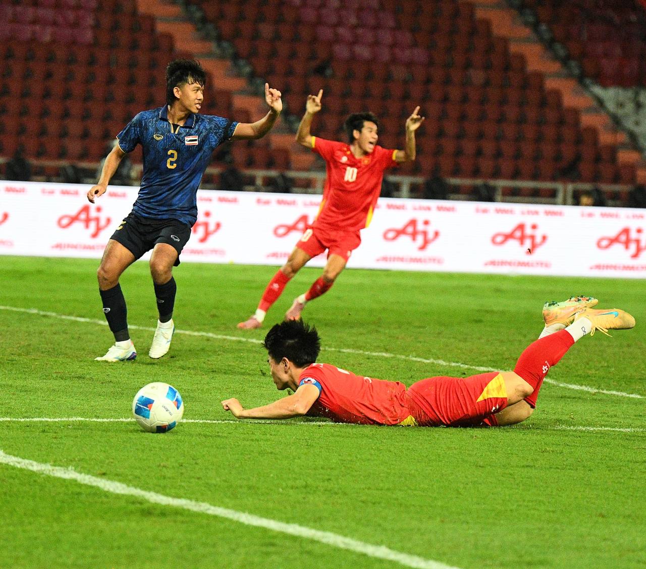 Phỏng vấn nóng ngôi sao sáng nhất U22 Việt Nam - Đình Bắc: Phỏng vấn nóng ngôi sao sáng nhất U22 Việt Nam - Đình Bắc: