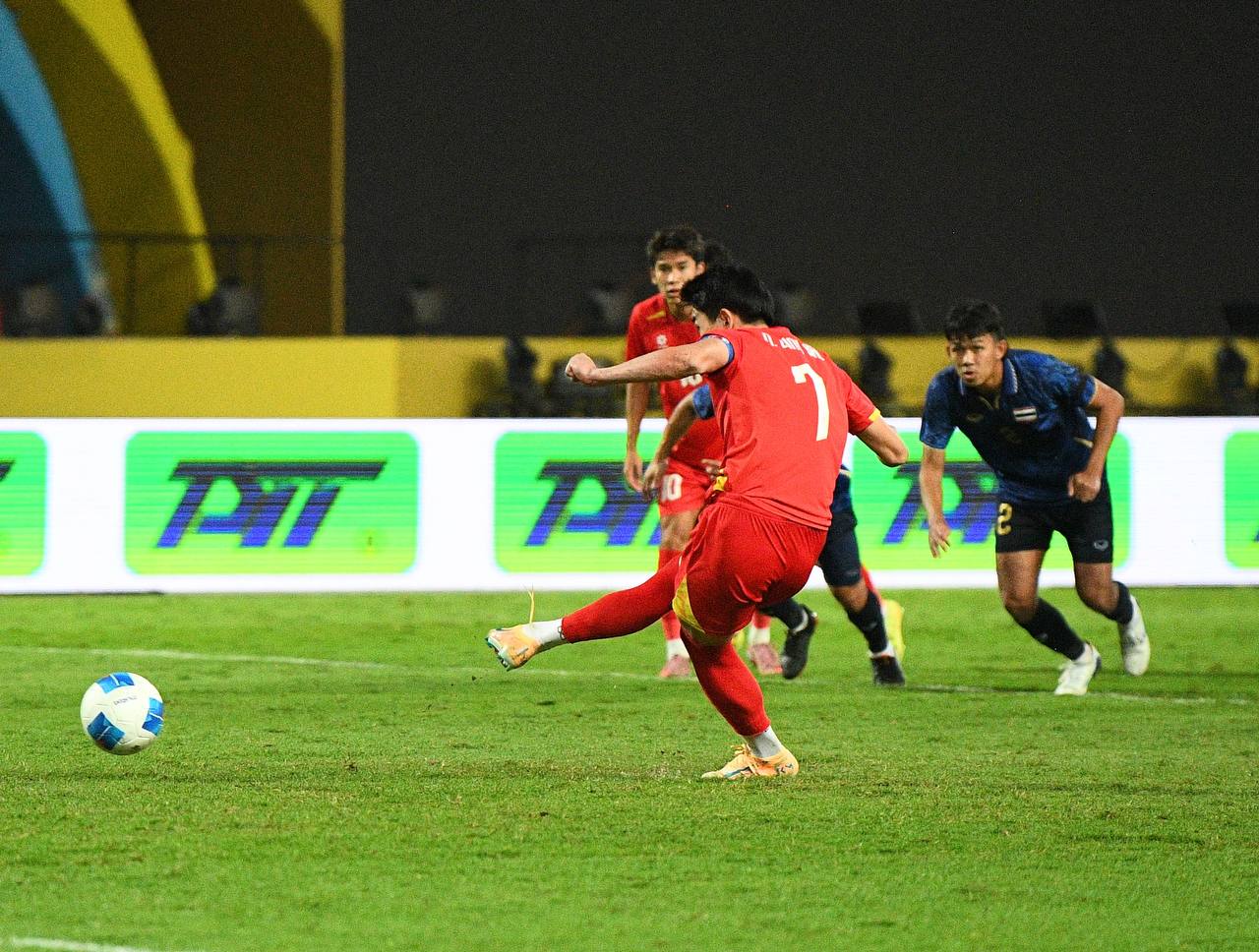 Phỏng vấn nóng ngôi sao sáng nhất U22 Việt Nam - Đình Bắc: Phỏng vấn nóng ngôi sao sáng nhất U22 Việt Nam - Đình Bắc: