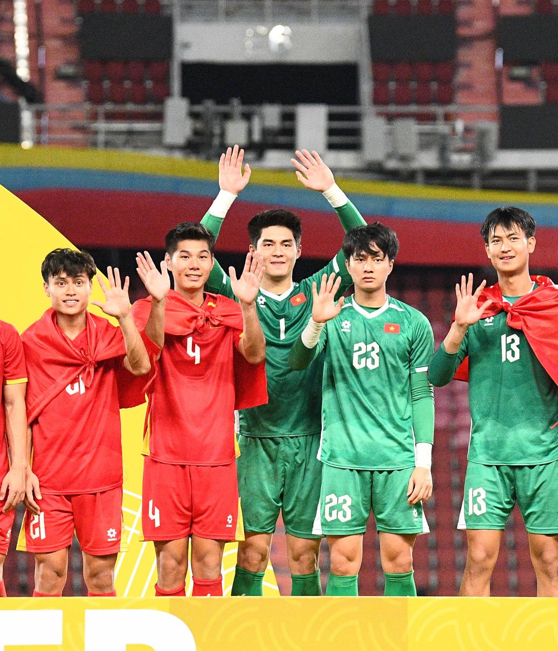 Đáng yêu vô đối: Thủ môn 1m91, visual cực phẩm của U22 Việt Nam hồn nhiên khoe HCV SEA Games Đáng yêu vô đối: Thủ môn 1m91, visual cực phẩm của U22 Việt Nam hồn nhiên khoe HCV SEA Games