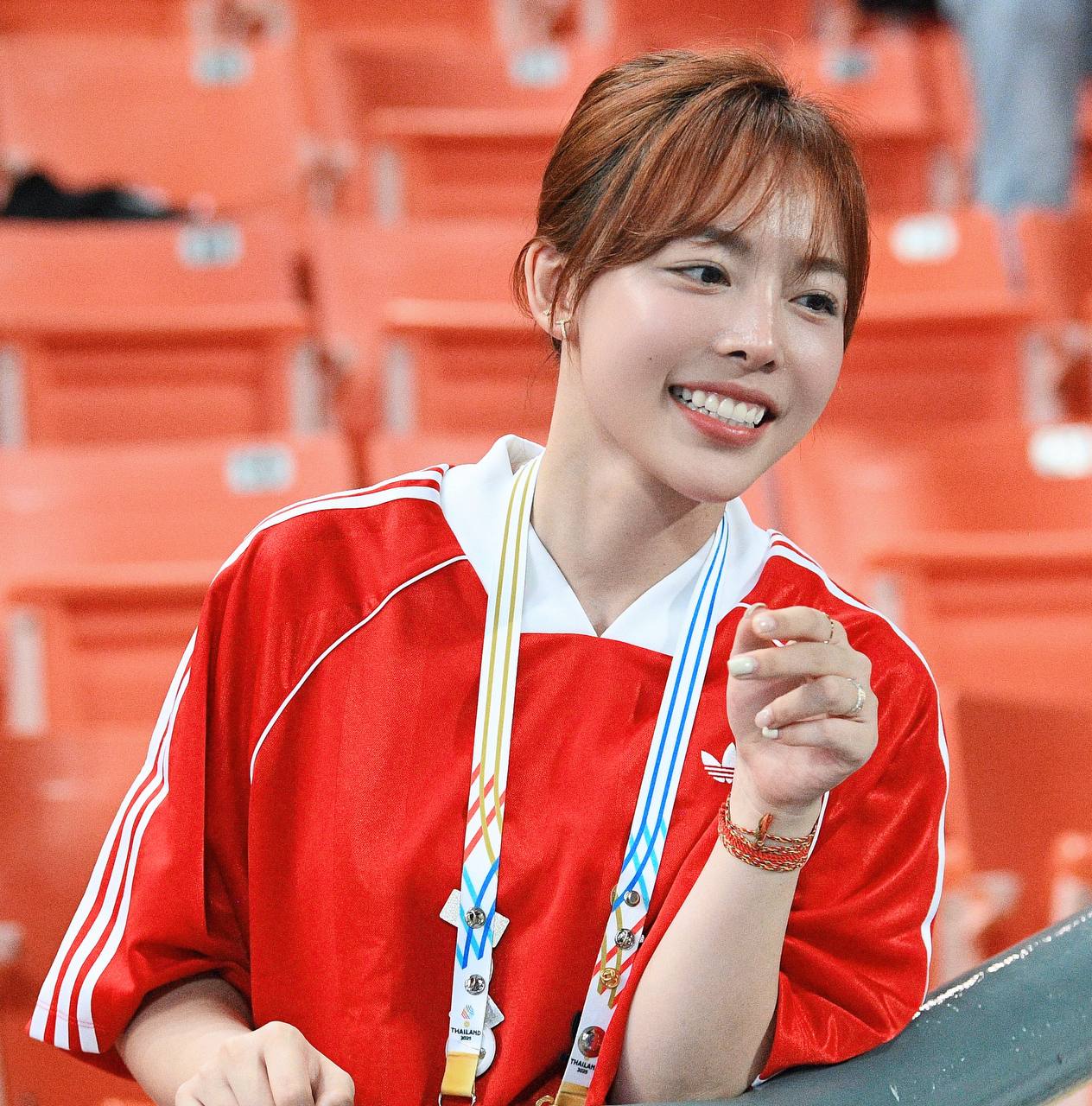 "Sốc visual" nữ xạ thủ đẹp nhất SEA Games khi đến cổ vũ U22 Việt Nam, c&ograve;n đặc biệt nhắc đến 1 cầu thủ- Ảnh 3.