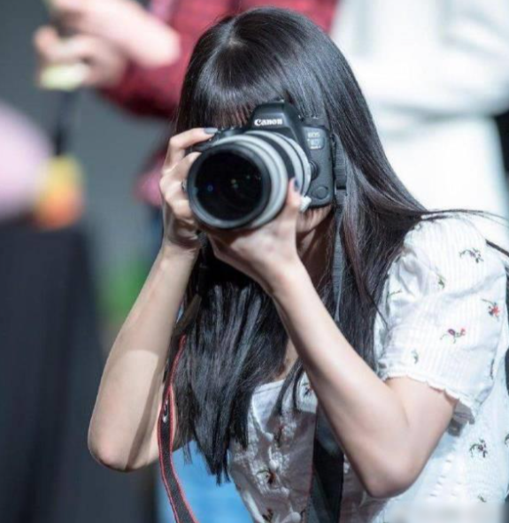 Trạm tỷ ở Trung Quốc đã "chảnh" đến mức độ này: Phí chụp 19 triệu/ tiếng, ưu tiên nhận khách đẹp- Ảnh 5. Trạm tỷ ở Trung Quốc đã "chảnh" đến mức độ này: Phí chụp 19 triệu/ tiếng, ưu tiên nhận khách đẹp- Ảnh 5.