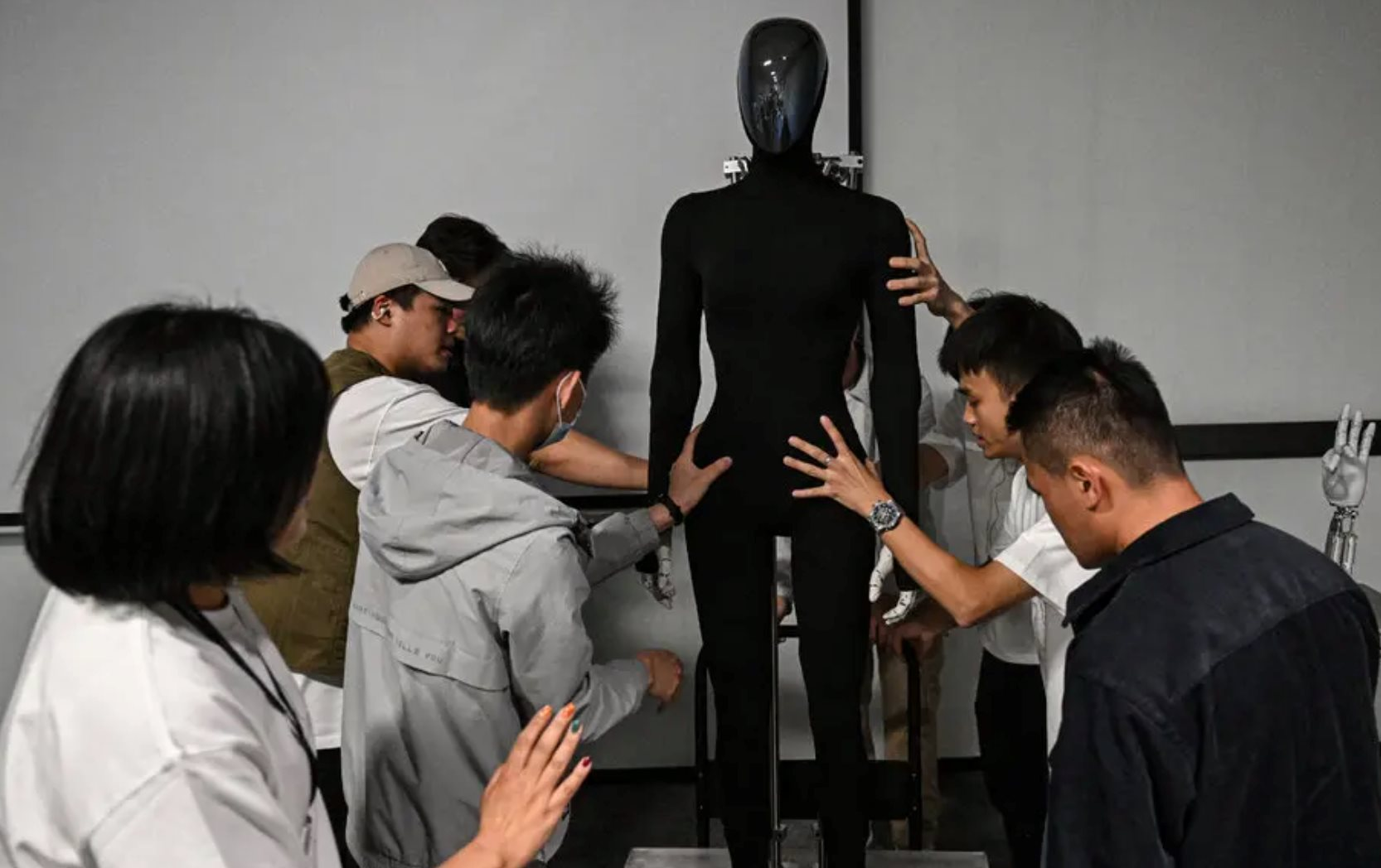 2.000.000 con robot khiến Trung Quốc đối mặt bong b&oacute;ng c&ocirc;ng nghệ kỷ lục- Ảnh 4.