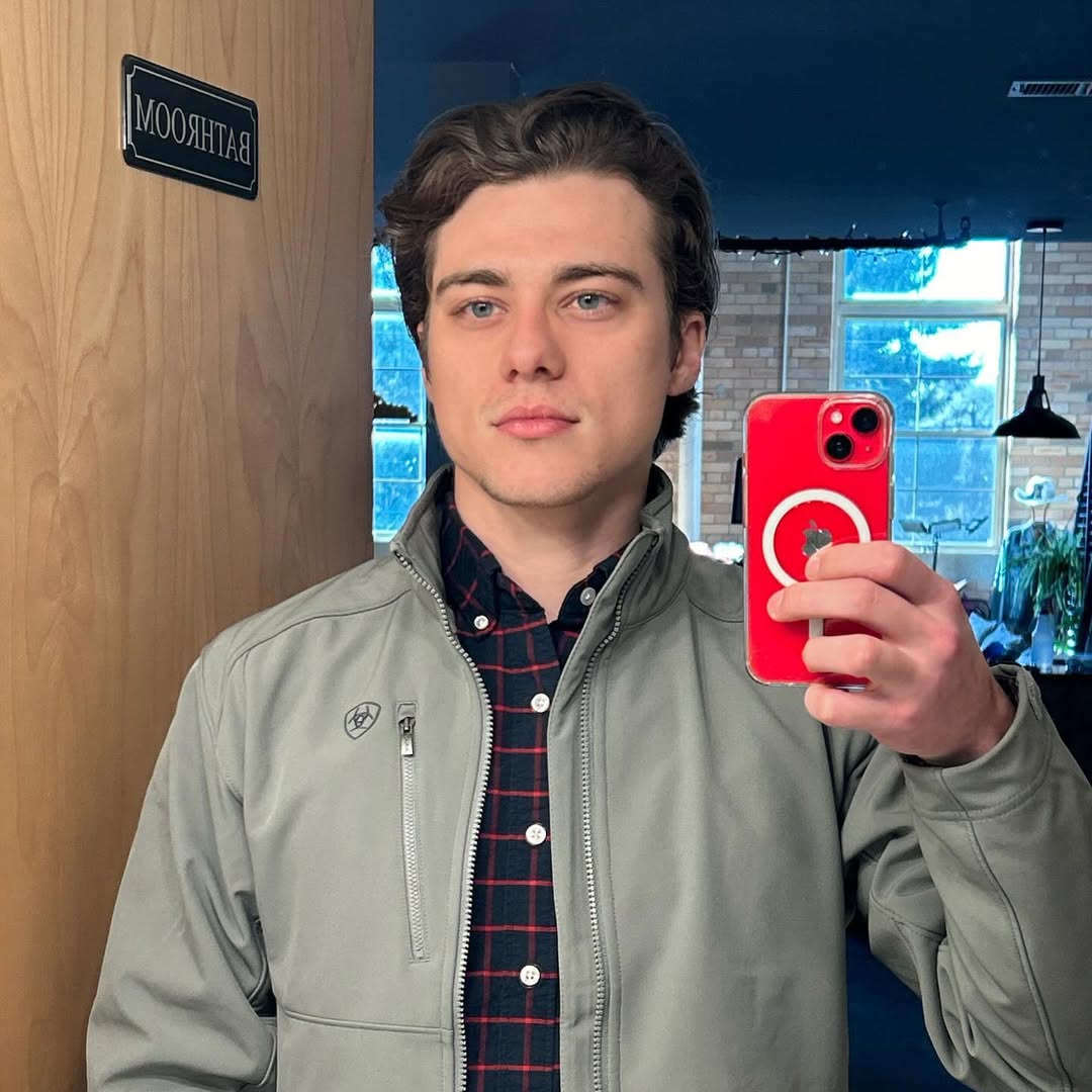 Bàng hoàng tin nam diễn viên điển trai vừa qua đời đột ngột vì tai nạn xe máy ở tuổi 31- Ảnh 1. Bàng hoàng tin nam diễn viên điển trai vừa qua đời đột ngột vì tai nạn xe máy ở tuổi 31- Ảnh 1.