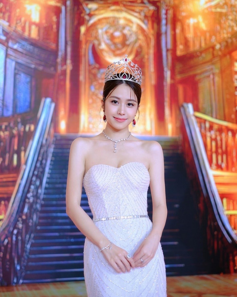 Nam diễn vi&ecirc;n 61 tuổi cứ đ&oacute;ng phim l&agrave; y&ecirc;u Hoa hậu, vừa chia tay mỹ nh&acirc;n 2K2 liền đến b&ecirc;n người đẹp 95?- Ảnh 7.