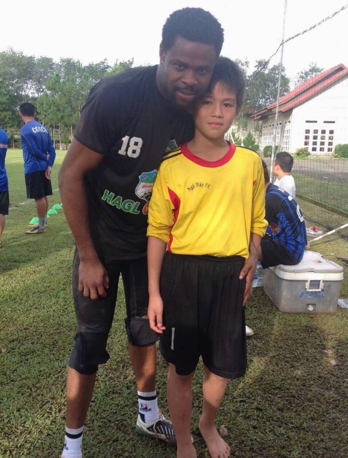 Chân dung thủ môn Việt cao 1m91 trong trận gặp Thái Lan- Ảnh 7. Chân dung thủ môn Việt cao 1m91 trong trận gặp Thái Lan- Ảnh 7.