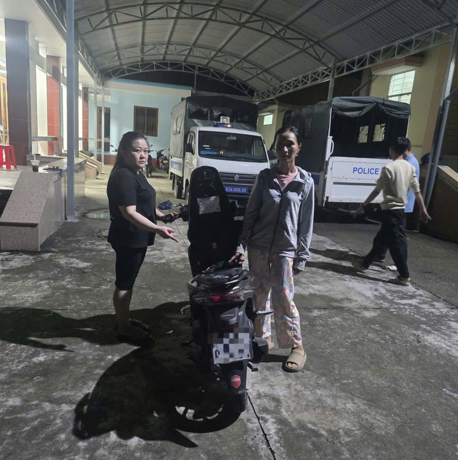 Tây Ninh bắt được 2 "nữ quái" mở két sắt rất tinh vi để trộm tài sản- Ảnh 1. Tây Ninh bắt được 2 "nữ quái" mở két sắt rất tinh vi để trộm tài sản- Ảnh 1.