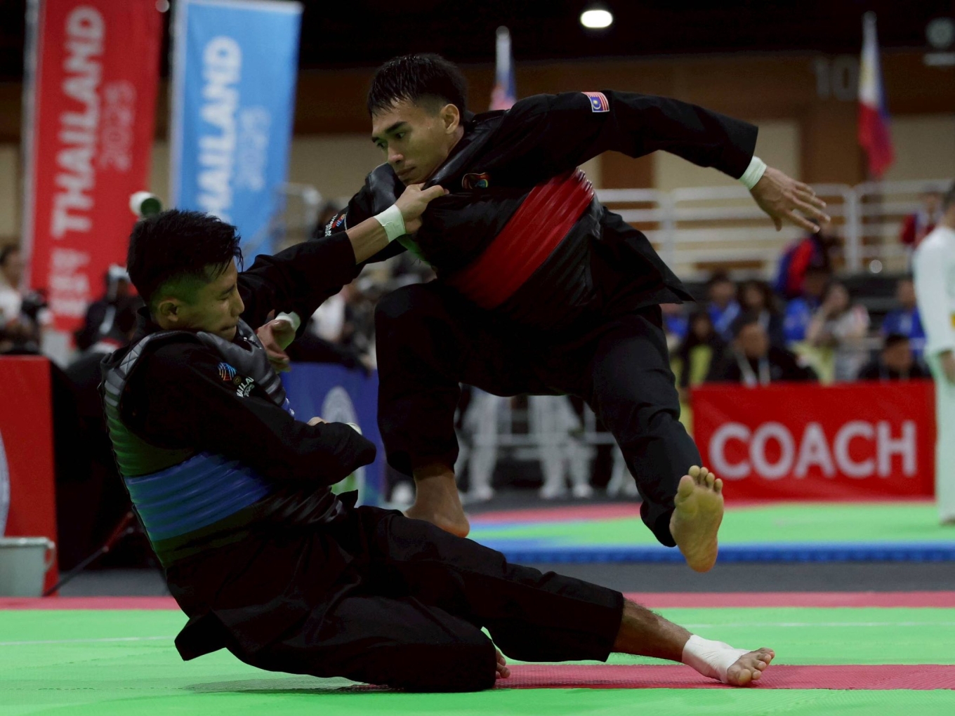 Võ sĩ Thái Lan bị tước HCV ngay trước thềm trao huy chương, cú Võ sĩ Thái Lan bị tước HCV ngay trước thềm trao huy chương, cú