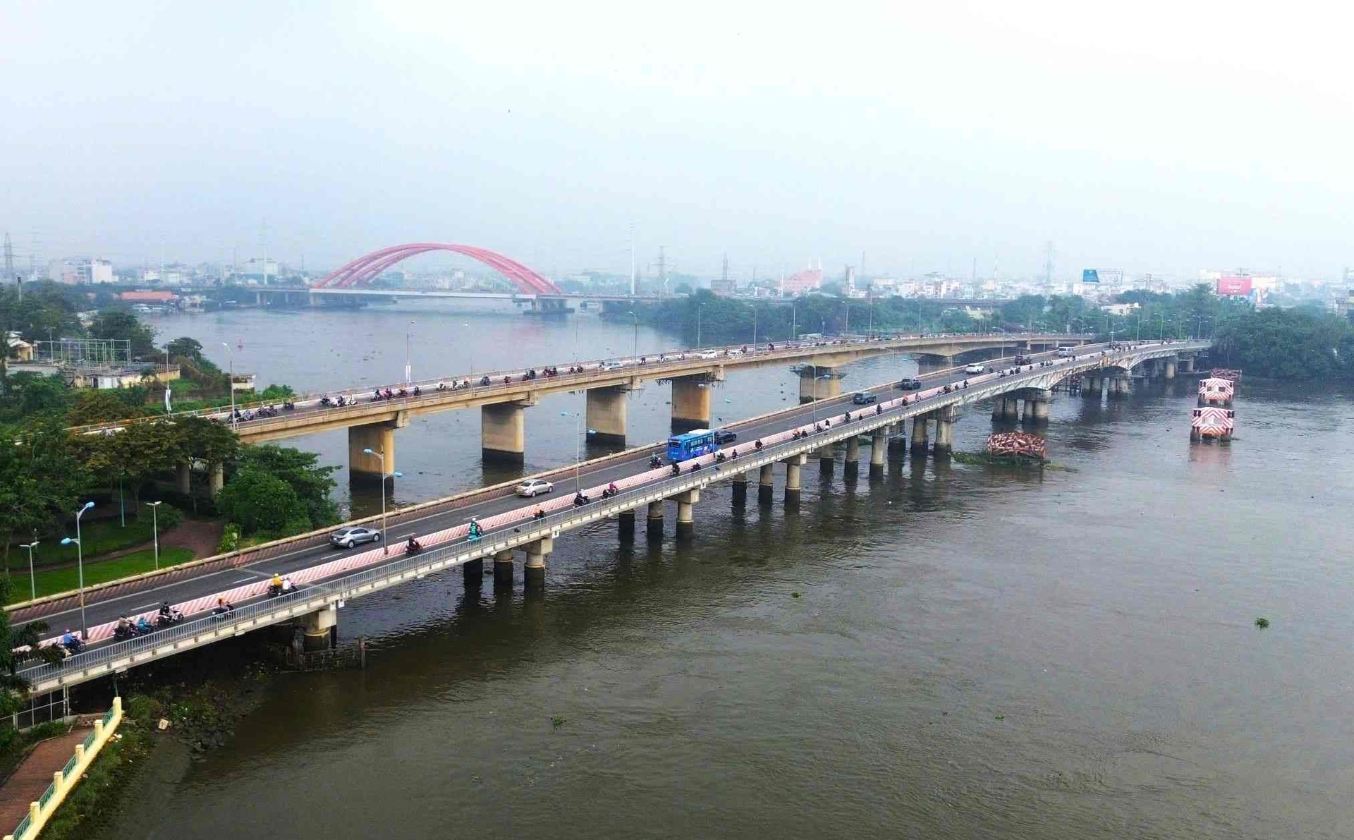 Nh&igrave;n cầu nặng rung chuyển tr&ecirc;n mặt nước, 100 người Việt Nam h&ograve; reo v&igrave; th&agrave;nh c&ocirc;ng lớn, ch&iacute;nh thức l&agrave;m chủ c&ocirc;ng nghệ phức tạp- Ảnh 1.