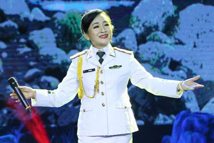 Nữ Đại t&aacute; được mệnh danh "chim sơn ca n&uacute;i rừng", từng h&aacute;t ở SEA Games l&agrave; ai?- Ảnh 1.