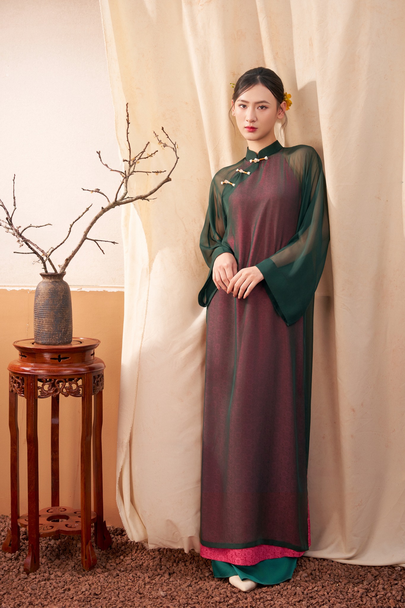 T&acirc;m điểm xu hướng &aacute;o d&agrave;i Tết 2026: &Aacute;o d&agrave;i t&agrave; k&eacute;p (4 t&agrave;) nh&acirc;n đ&ocirc;i vẻ thướt tha, sang chảnh cho ph&aacute;i đẹp- Ảnh 16.