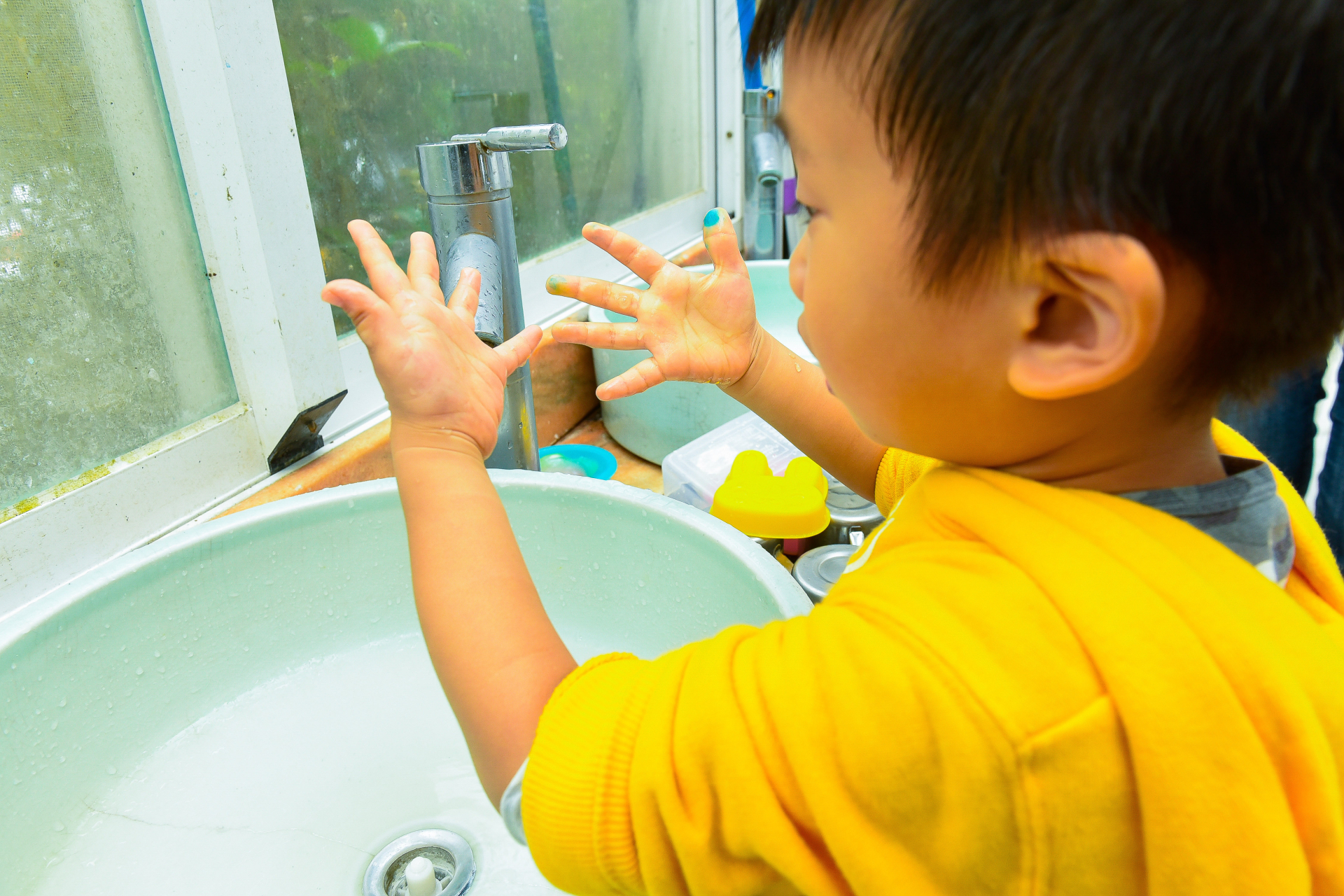 Ph&aacute;t hiện 96 loại độc tố ẩn chứa trong cơ thể 1 đứa trẻ, b&aacute;c sĩ cảnh b&aacute;o: Tr&aacute;nh xa 3 loại nhựa n&agrave;y- Ảnh 2.