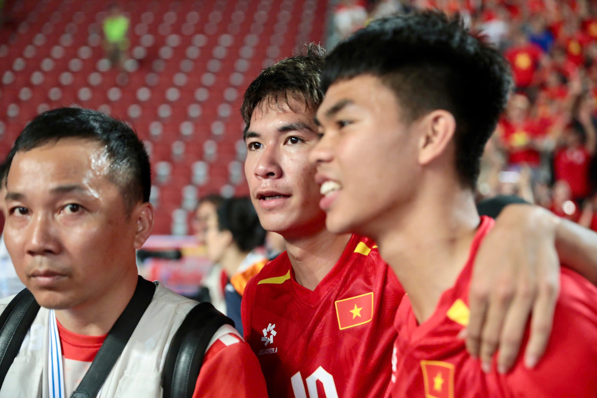 Phỏng vấn cầu thủ U22 Việt Nam: Lộ l&yacute; do ngược d&ograve;ng kịch t&iacute;nh khiến U22 Th&aacute;i Lan 