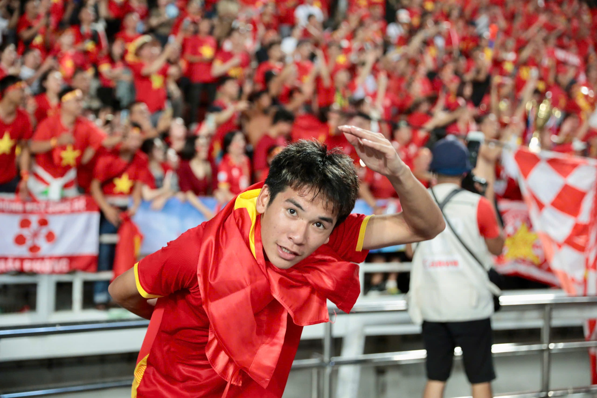 Phỏng vấn cầu thủ U22 Việt Nam: Lộ l&yacute; do ngược d&ograve;ng kịch t&iacute;nh khiến U22 Th&aacute;i Lan 