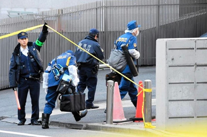 Bị mắc kẹt trong ph&ograve;ng x&ocirc;ng hơi, cặp vợ chồng chết thương t&acirc;m- Ảnh 1.