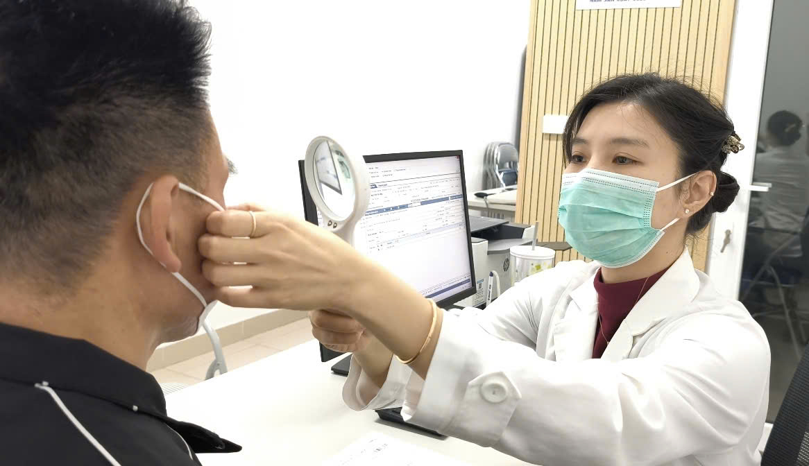 Ngứa dữ dội &ldquo;v&ugrave;ng k&iacute;n&rdquo;, người đ&agrave;n &ocirc;ng ph&aacute;t hiện điều kh&ocirc;ng ngờ- Ảnh 2.