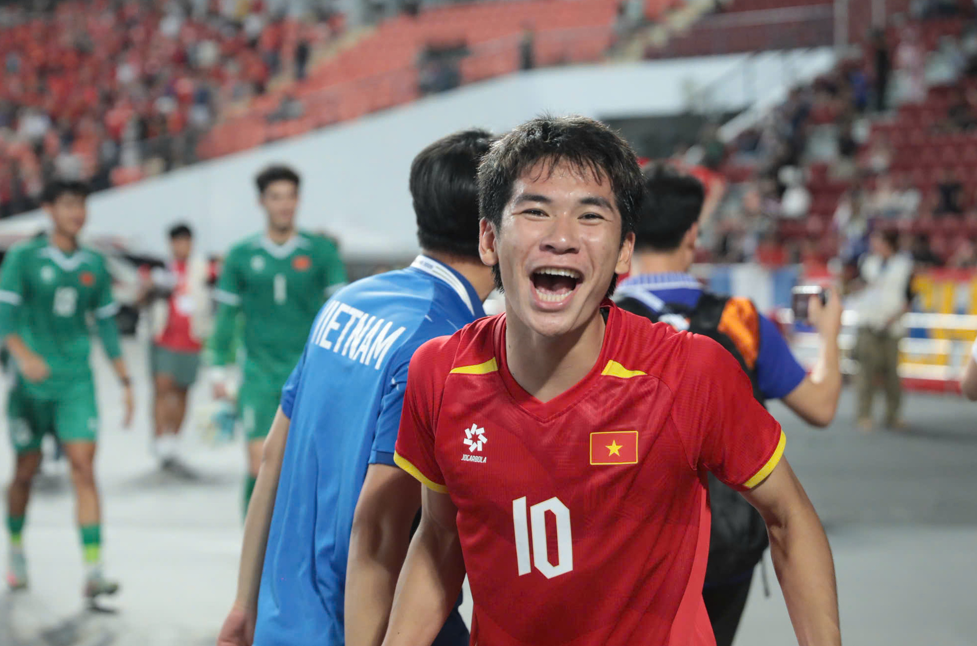 Phỏng vấn cầu thủ U22 Việt Nam: Lộ l&yacute; do ngược d&ograve;ng kịch t&iacute;nh khiến U22 Th&aacute;i Lan 