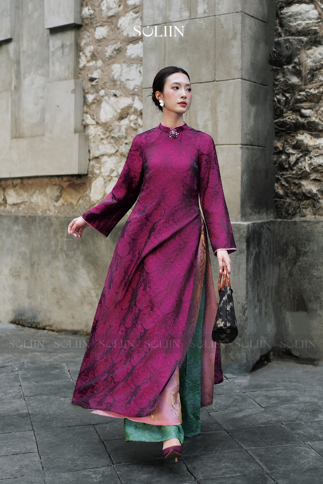 T&acirc;m điểm xu hướng &aacute;o d&agrave;i Tết 2026: &Aacute;o d&agrave;i t&agrave; k&eacute;p (4 t&agrave;) nh&acirc;n đ&ocirc;i vẻ thướt tha, sang chảnh cho ph&aacute;i đẹp- Ảnh 4.