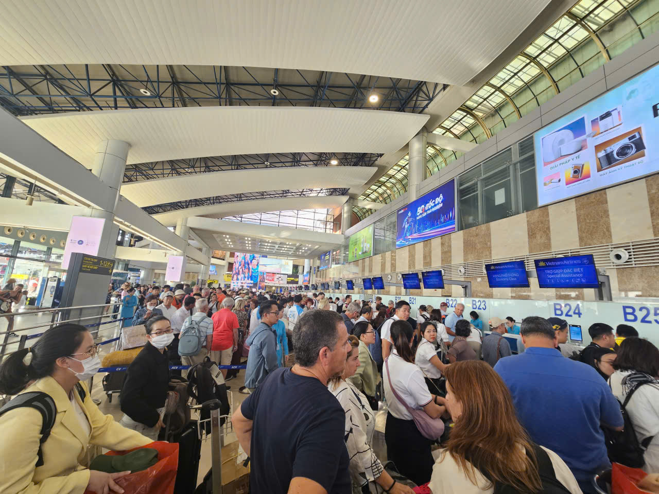 Đi lại dịp Tết n&oacute;ng dần, h&atilde;ng bay tăng chuyến- Ảnh 1.