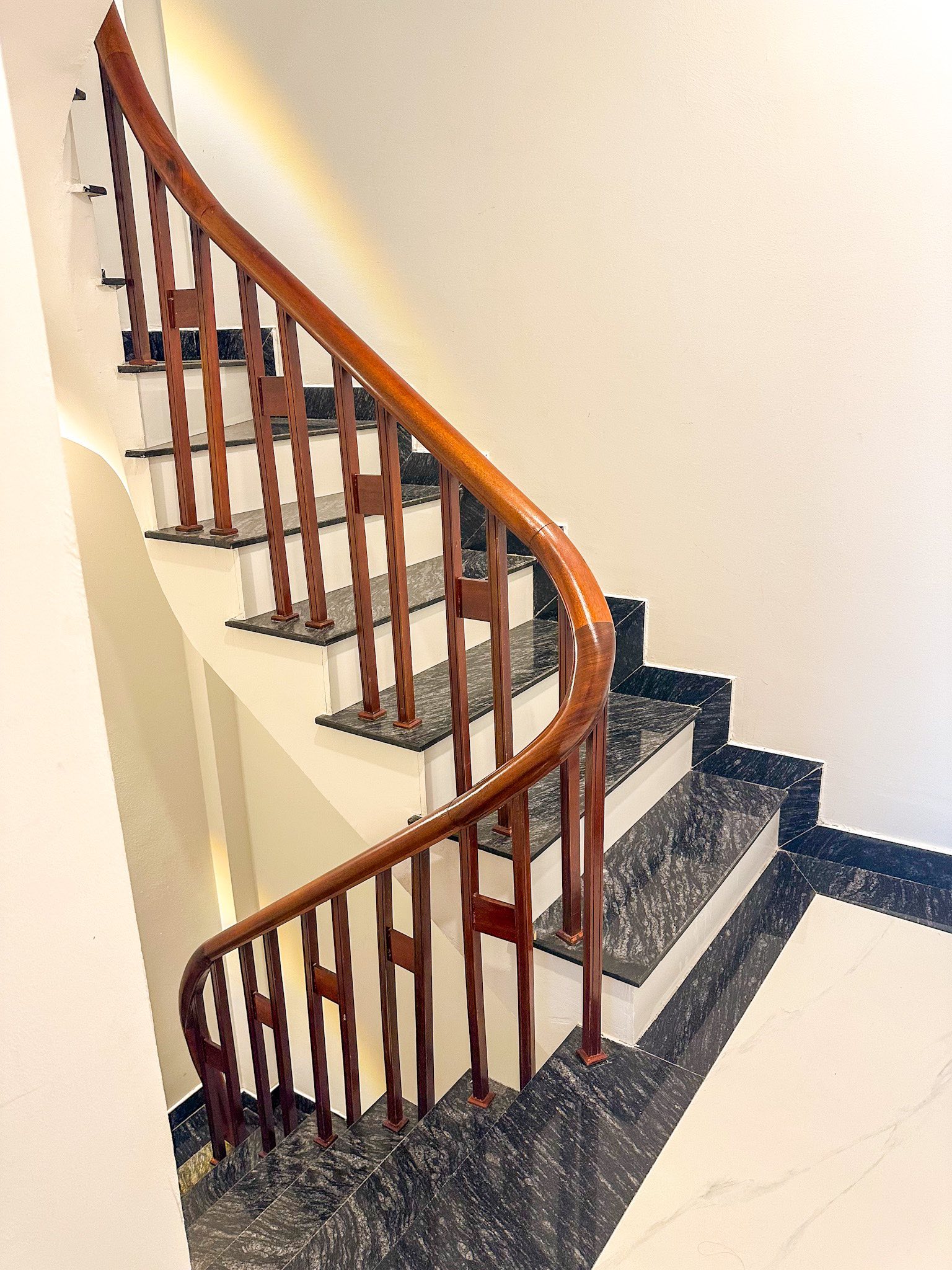 Mẹ 2 con dọn 6 tầng nhà chỉ 1 tiếng mỗi ngày: Nhờ một “chiêu” đơn giản mà tầng nào cũng sạch thơm bóng loáng- Ảnh 13. Mẹ 2 con dọn 6 tầng nhà chỉ 1 tiếng mỗi ngày: Nhờ một “chiêu” đơn giản mà tầng nào cũng sạch thơm bóng loáng- Ảnh 13.