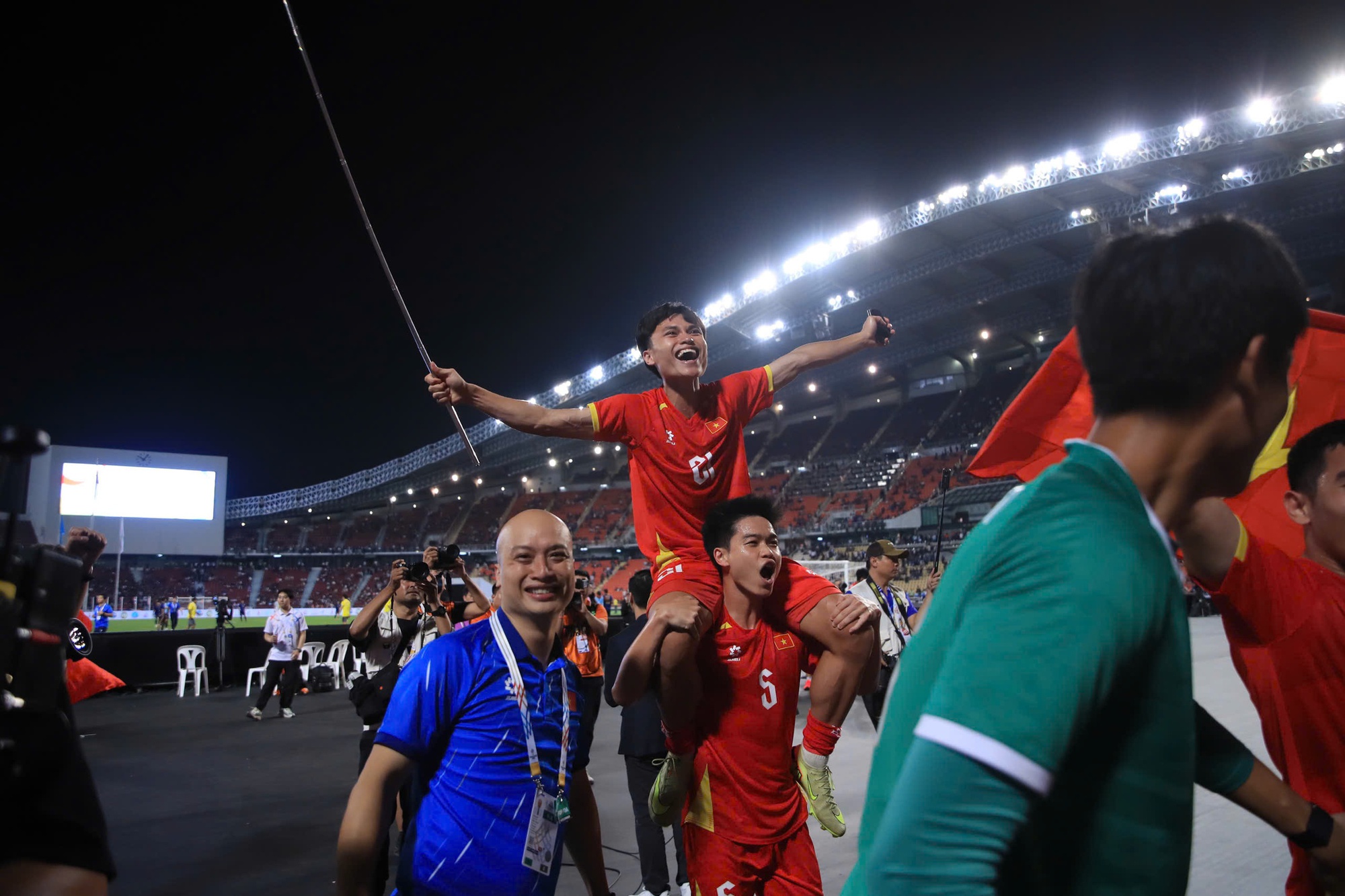 Phỏng vấn cầu thủ U22 Việt Nam: Lộ l&yacute; do ngược d&ograve;ng kịch t&iacute;nh khiến U22 Th&aacute;i Lan 