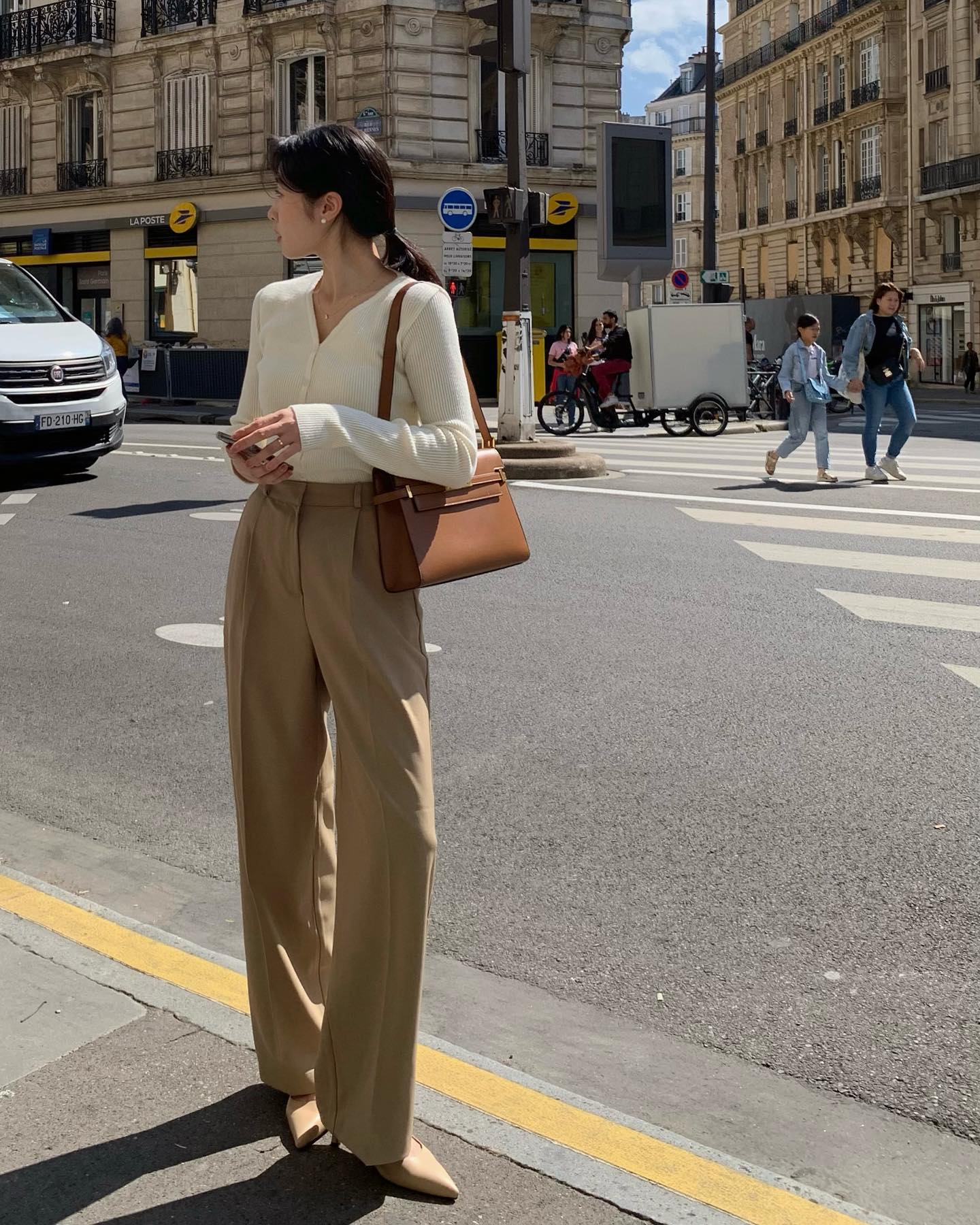 Quần ống rộng vốn đ&atilde; sang nhưng mặc theo 5 c&ocirc;ng thức n&agrave;y lại c&agrave;ng th&ecirc;m đẳng cấp- Ảnh 8.