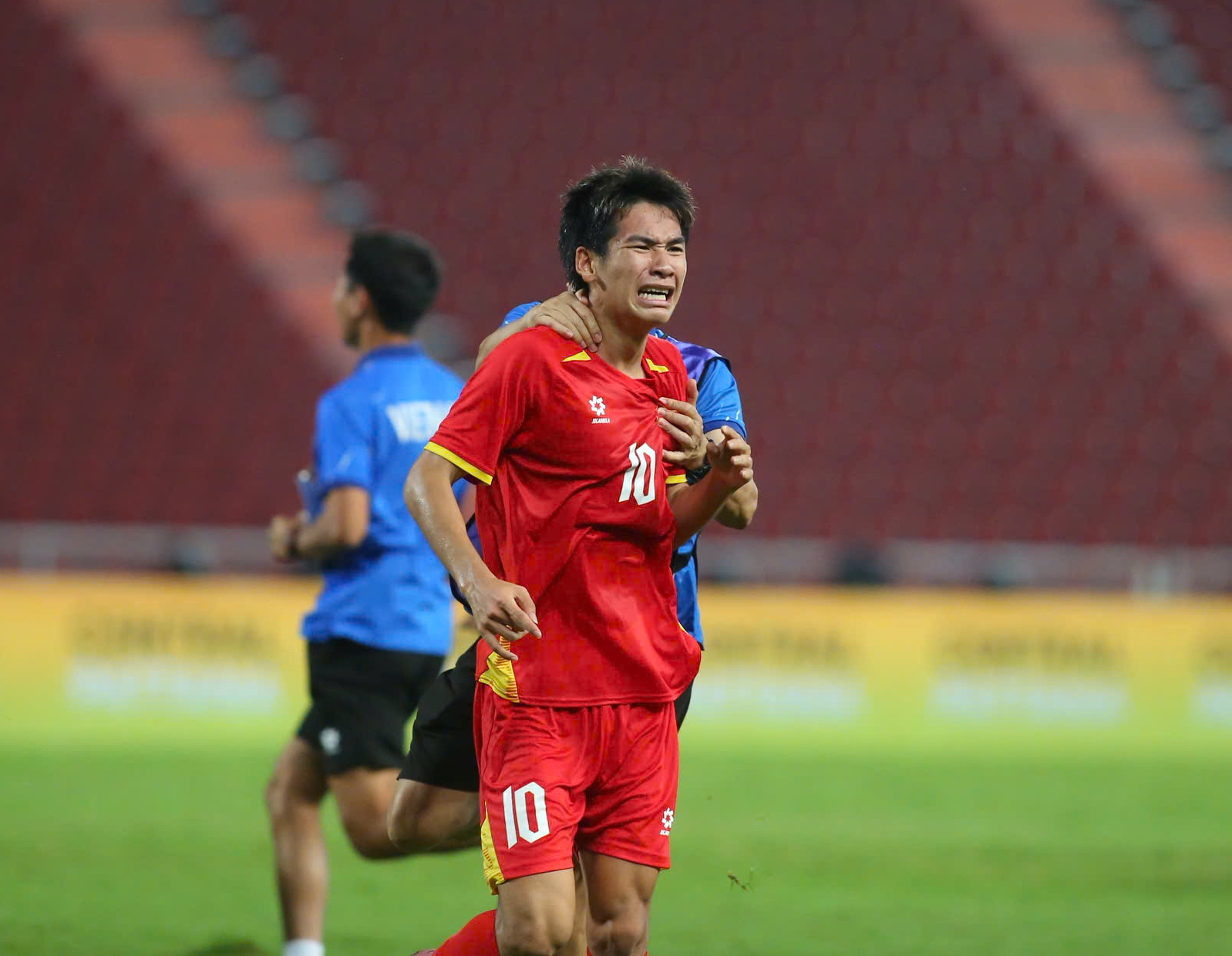 Phỏng vấn cầu thủ U22 Việt Nam: Lộ l&yacute; do ngược d&ograve;ng kịch t&iacute;nh khiến U22 Th&aacute;i Lan 